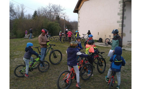 c'est la reprise des entrainements (bien habillé) pour l'école de vtt
